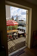 Beautiful Canalside 1-bedroom Flat With Terrace
