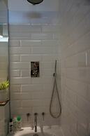 Beautiful Canalside 1-bedroom Flat With Terrace