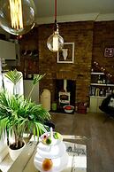 Beautiful Canalside 1-bedroom Flat With Terrace