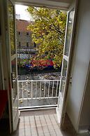 Beautiful Canalside 1-bedroom Flat With Terrace