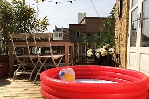 Beautiful Canalside 1-bedroom Flat With Terrace