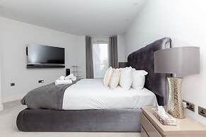 Luxurious Central Edinburgh Apartment - Sleeps 6