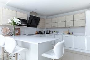 Luxurious Central Edinburgh Apartment - Sleeps 6