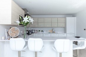 Luxurious Central Edinburgh Apartment - Sleeps 6