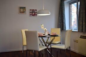 2 Bed Historical Christchurch With Parking