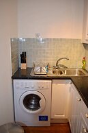 2 Bed Historical Christchurch With Parking