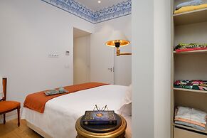 Aurea Once Upon a House