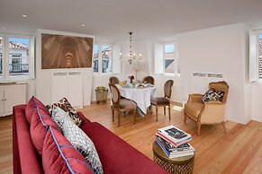 Aurea Once Upon a House