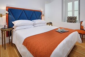 Aurea Once Upon a House