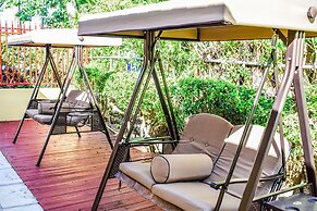 Brownstone Sea Beach