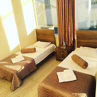 Hotel Guesthouse Lola