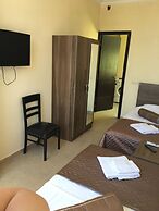Hotel Guesthouse Lola