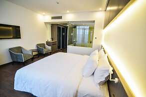 The Mira Central Park Hotel