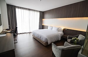 The Mira Central Park Hotel