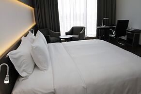 The Mira Central Park Hotel