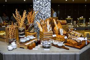 The Mira Central Park Hotel