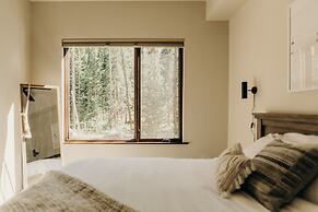 River's Edge 4 Bedroom Home by RedAwning