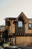 River's Edge 4 Bedroom Home by RedAwning