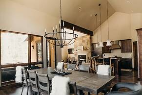 River's Edge 4 Bedroom Home by RedAwning