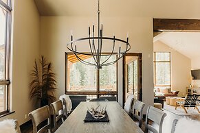 River's Edge 4 Bedroom Home by RedAwning