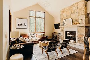 River's Edge 4 Bedroom Home by RedAwning