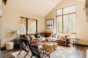 River's Edge 4 Bedroom Home by RedAwning