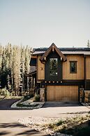 River's Edge 4 Bedroom Home by RedAwning