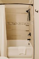 River's Edge 4 Bedroom Home by RedAwning