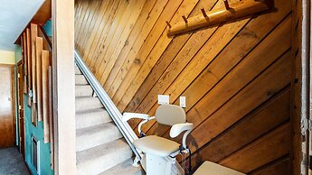 Snowcreek II 288 Gorgeous Mountain Views, Rustic, Spacious and Cozy by