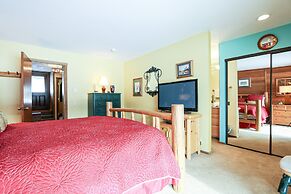 Snowcreek II 288 Gorgeous Mountain Views, Rustic, Spacious and Cozy by