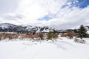 Snowcreek II 288 Gorgeous Mountain Views, Rustic, Spacious and Cozy by