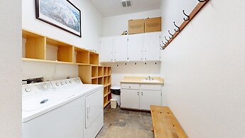 Timbers 5 Large Luxury Home with Two Master Suites, Perfect for Famili