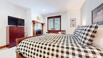 Timbers 5 Large Luxury Home with Two Master Suites, Perfect for Famili