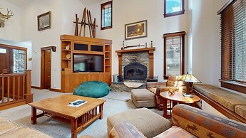 Timbers 5 Large Luxury Home with Two Master Suites, Perfect for Famili