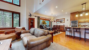 Timbers 5 Large Luxury Home with Two Master Suites, Perfect for Famili