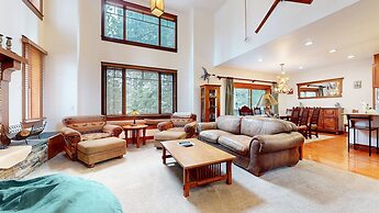 Timbers 5 Large Luxury Home with Two Master Suites, Perfect for Famili