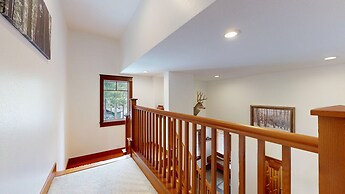 Timbers 5 Large Luxury Home with Two Master Suites, Perfect for Famili