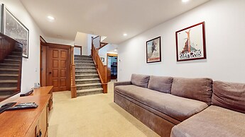 Timbers 5 Large Luxury Home with Two Master Suites, Perfect for Famili