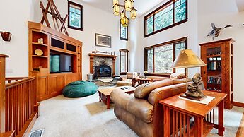 Timbers 5 Large Luxury Home with Two Master Suites, Perfect for Famili