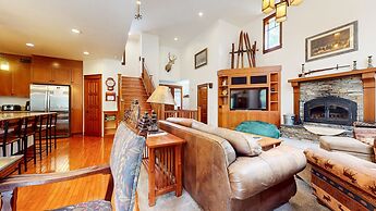 Timbers 5 Large Luxury Home with Two Master Suites, Perfect for Famili