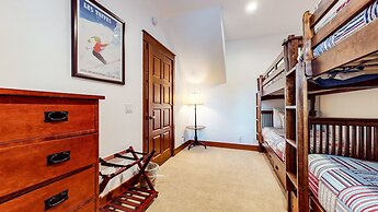 Timbers 5 Large Luxury Home with Two Master Suites, Perfect for Famili