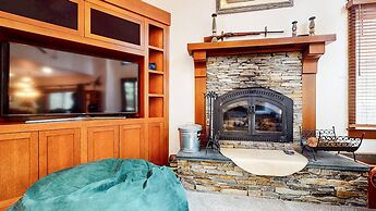 Timbers 5 Large Luxury Home with Two Master Suites, Perfect for Famili