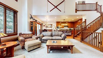 Timbers 5 Large Luxury Home with Two Master Suites, Perfect for Famili