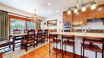 Timbers 5 Large Luxury Home with Two Master Suites, Perfect for Famili