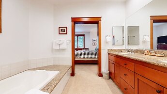 Timbers 5 Large Luxury Home with Two Master Suites, Perfect for Famili