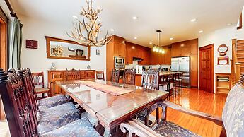 Timbers 5 Large Luxury Home with Two Master Suites, Perfect for Famili