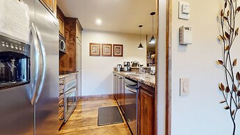 Snowcreek II 269 Pet-Friendly, Remodeled, On the Snowcreek Meadow by R