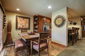 Snowcreek II 269 Pet-Friendly, Remodeled, On the Snowcreek Meadow by R