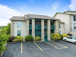 Bluffs Oasis 2 Bedroom Condo by RedAwning