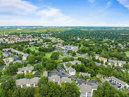 Bluffs Oasis 2 Bedroom Condo by RedAwning